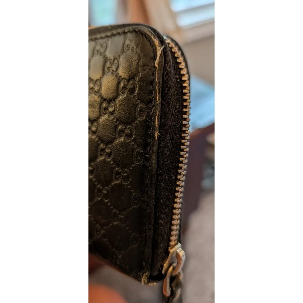 GUCCI Round Zip Micro Guccissima Wallet